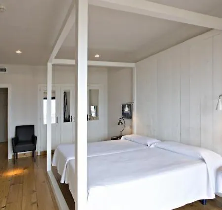Trias Hotel 4*