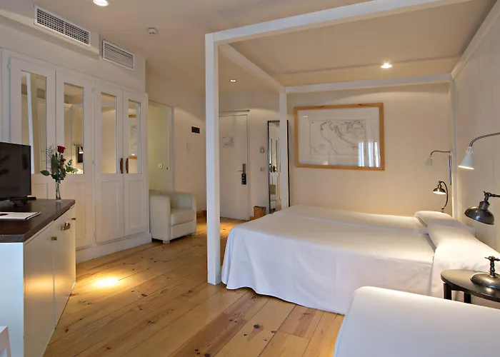 Hotel Trias