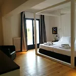 Trias 4*